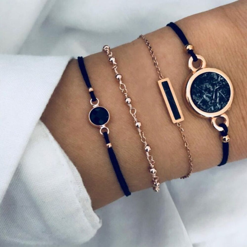 Pulsera con motivos elementales