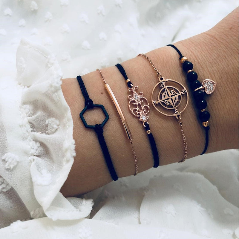 Pulsera con motivos elementales