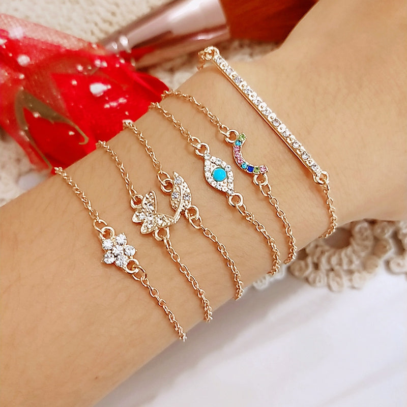 Pulsera con motivos elementales