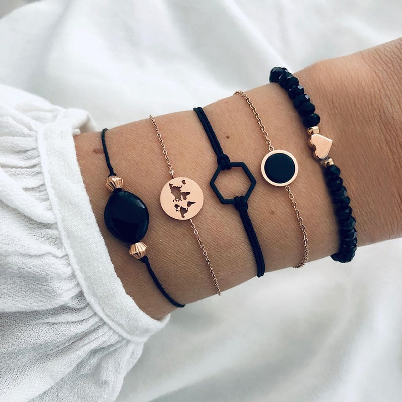 Pulsera con motivos elementales