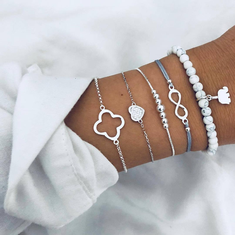 Pulsera con motivos elementales