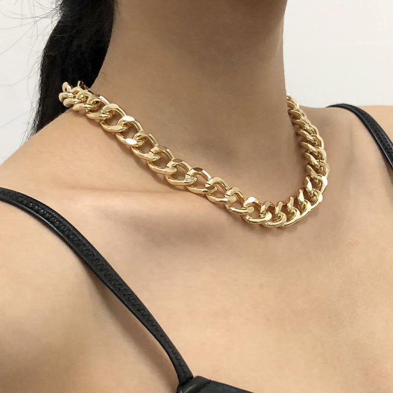 Collar estiloso de mujer