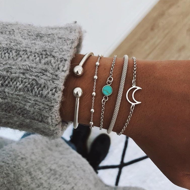 Pulsera con motivos elementales