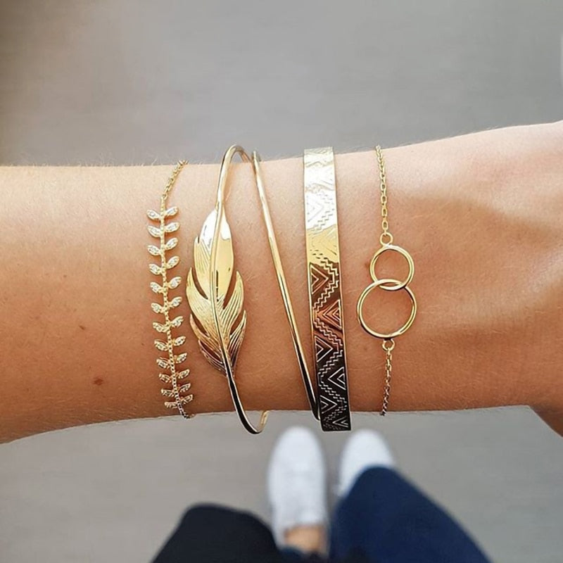 Pulsera con motivos elementales