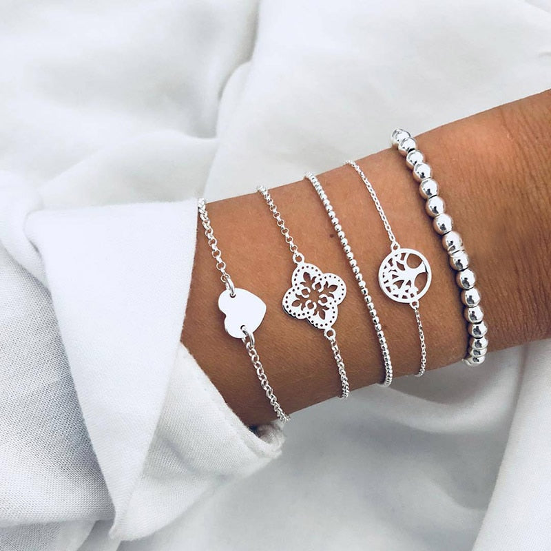 Pulsera con motivos elementales