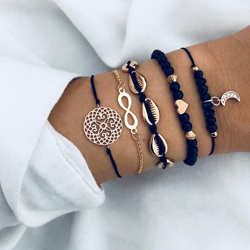 Pulsera con motivos elementales