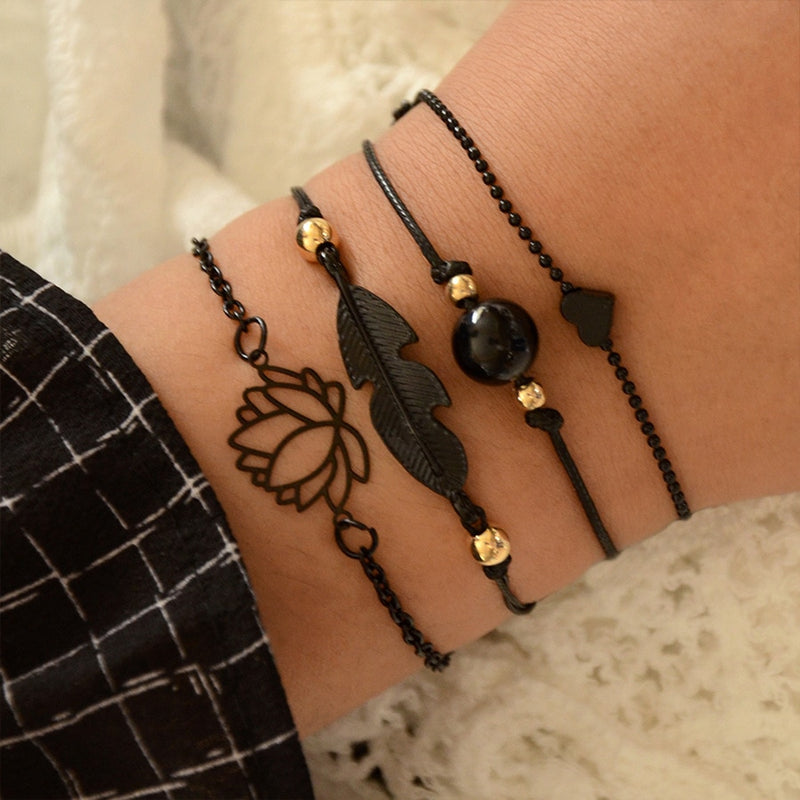 Pulsera con motivos elementales