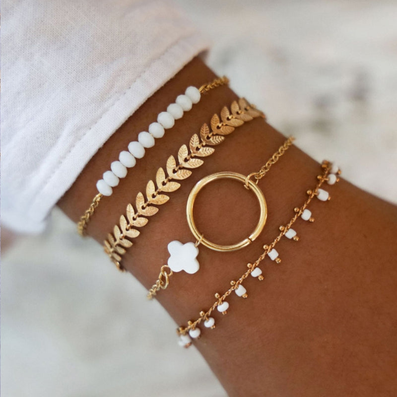 Pulsera con motivos elementales