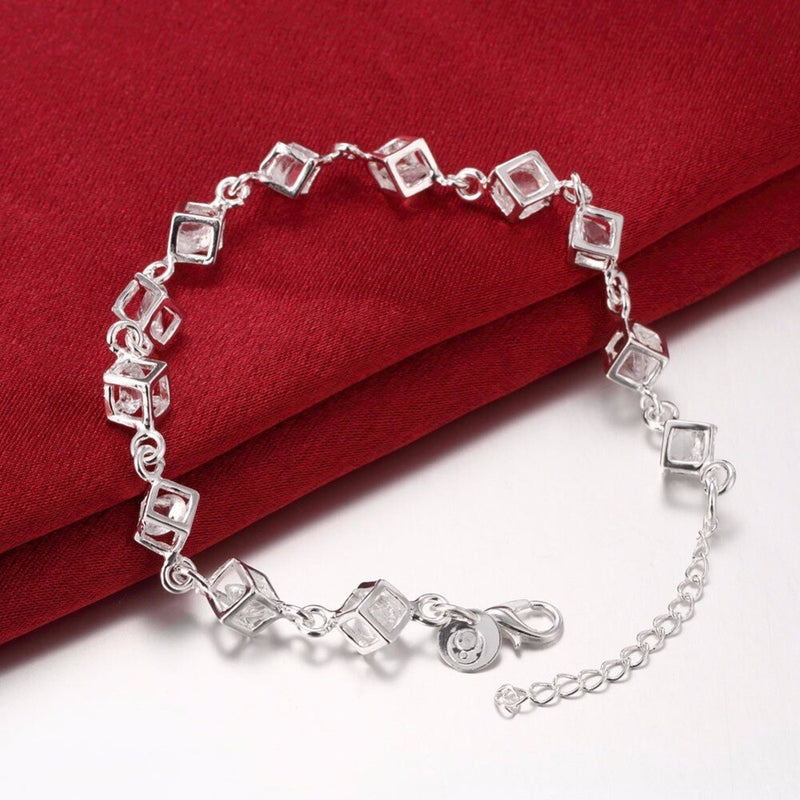 Pulsera elegante de mujer