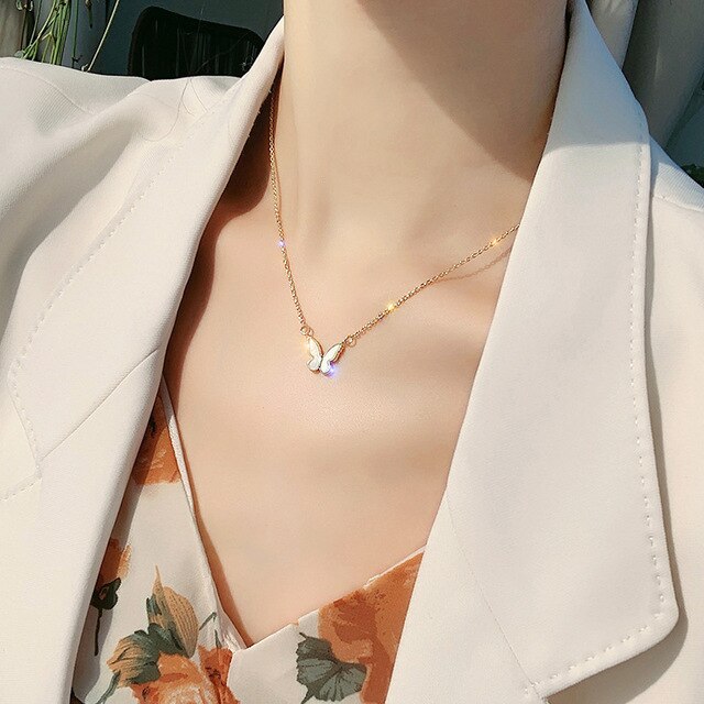 Collar con corazón de mujer