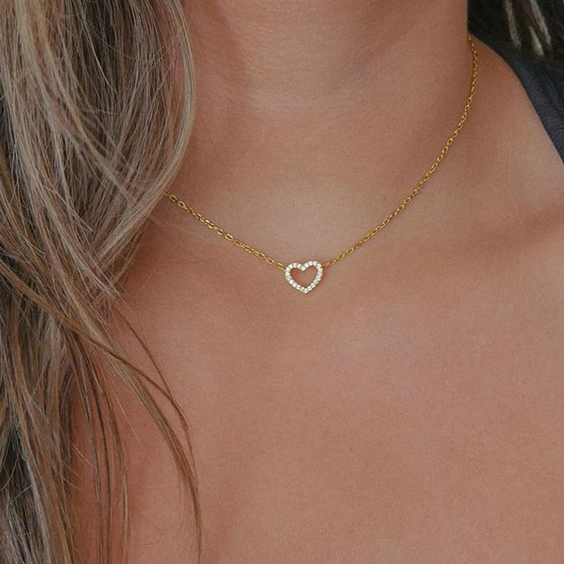 Collar con corazón de mujer