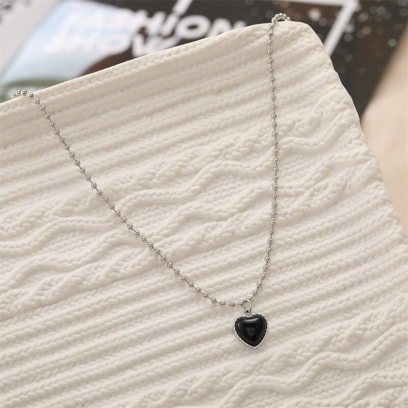 Collar con corazón de mujer