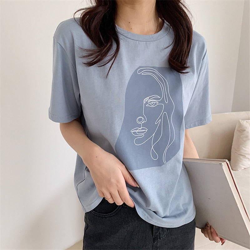 Camiseta corta de mujer elegante