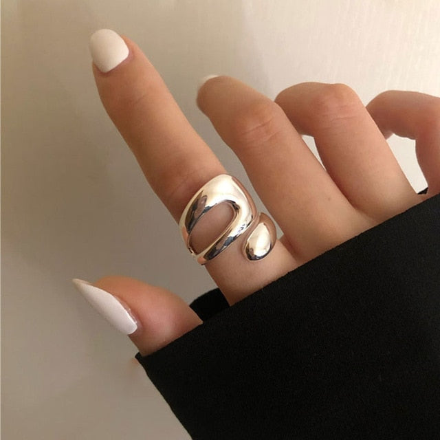 Anillo minimalista de mujer