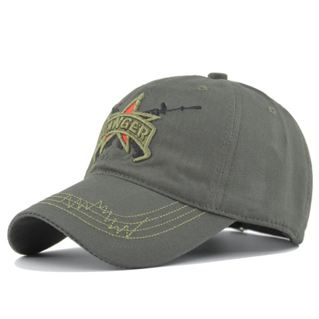 Gorra en estilo militar