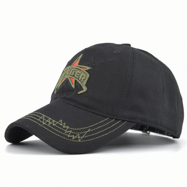 Gorra en estilo militar