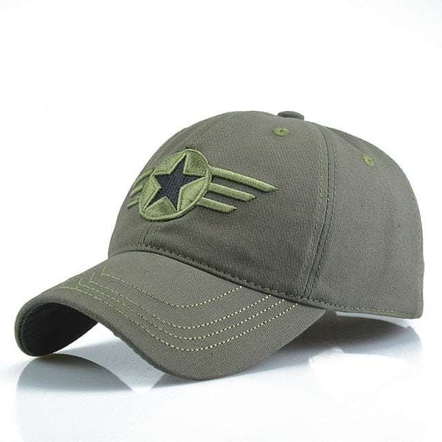 Gorra en estilo militar