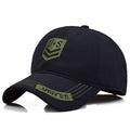 Gorra en estilo militar