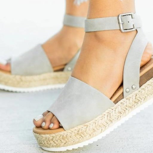 Sandalias encantadoras de mujer