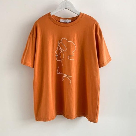 Camiseta corta de mujer elegante