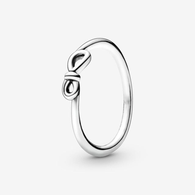 Anillo estiloso de mujer