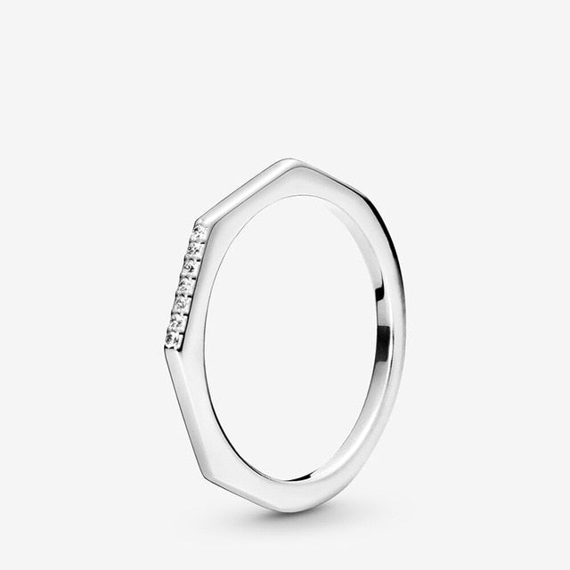 Anillo estiloso de mujer