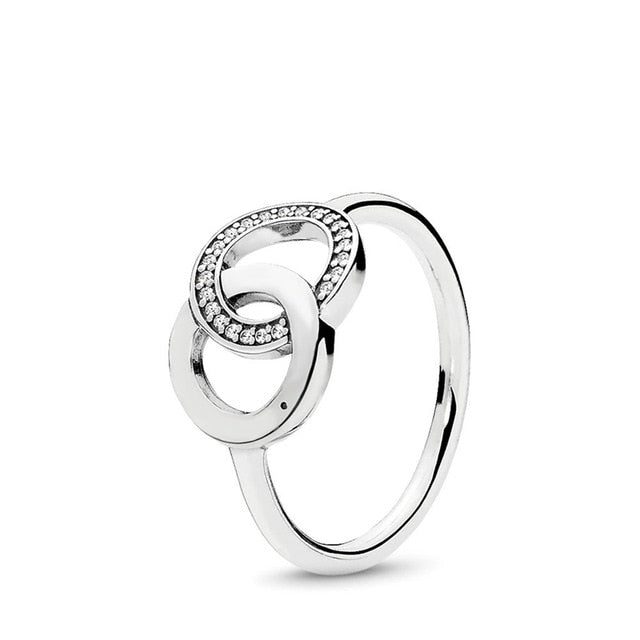 Anillo estiloso de mujer