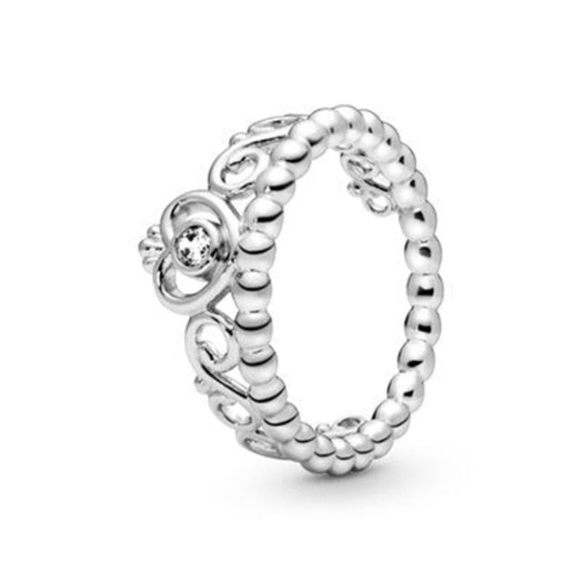 Anillo estiloso de mujer