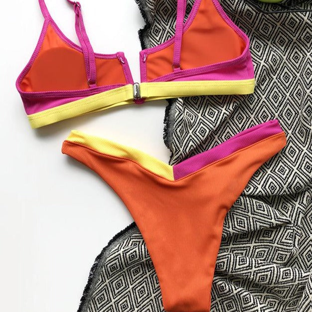 Bikini en colores de mujer